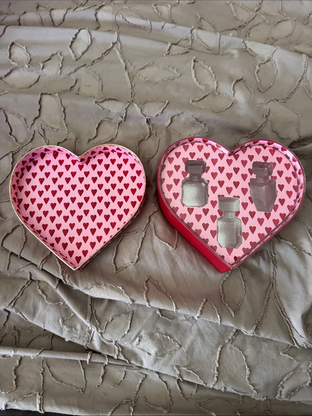 Victoria's Secret Pink Box with Red Heart Pattern - Picture 3 of 3